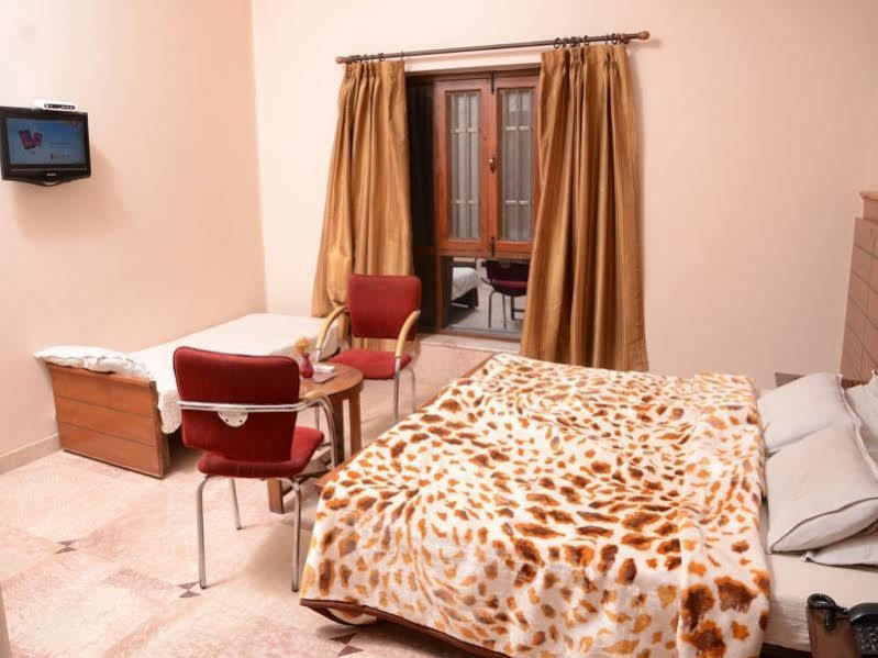 Capital O 10953 Dayal Lodge - A Boutique Hotel Agra  Zewnętrze zdjęcie